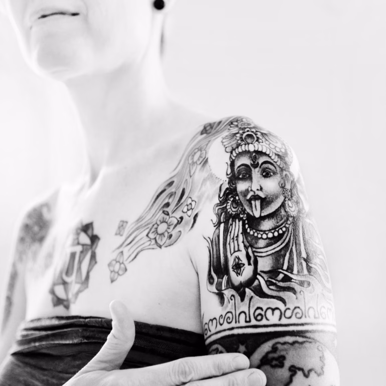Yoga e Tatuagens – A Movable Canvas