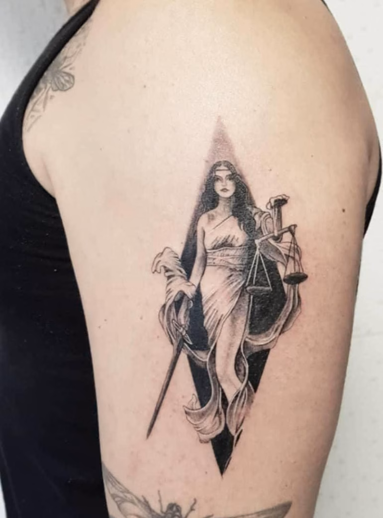 Significado de Tatuagens Símbolo da Justiça (Balança e outros)