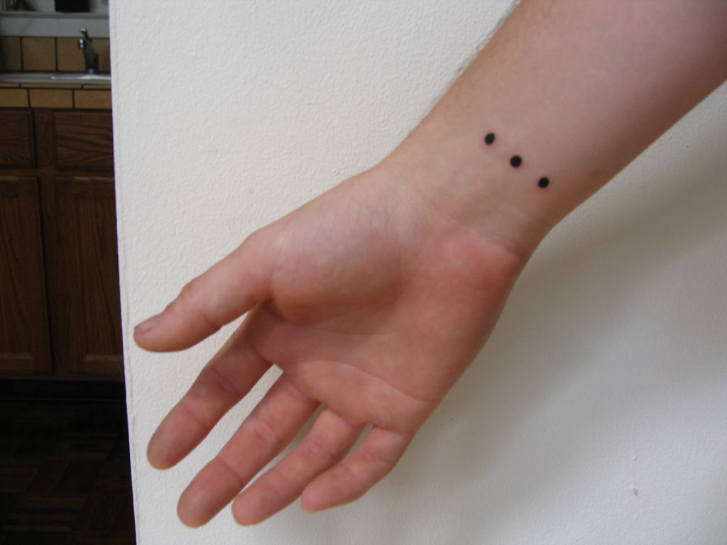 Drei punkte tattoo