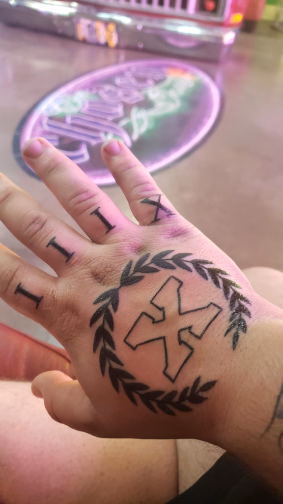 Tatuagens de X como parte de uma subcultura e o movimento straight edge